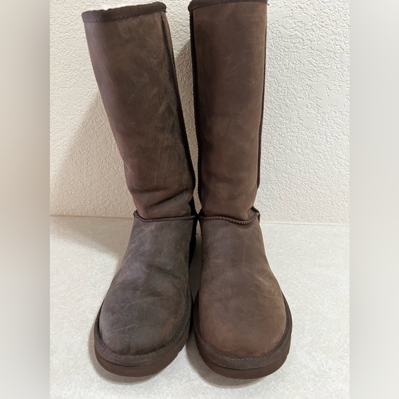 Woman’s UGG Size 9 tall boot in brown leather
These are in very good condition. - Picture 2 of 6